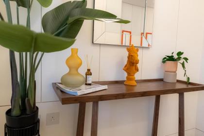 Modern Deluxe Five Bedroom House near Chalk Farm Station - image 22