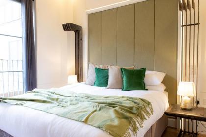 Modern Deluxe Five Bedroom House near Chalk Farm Station - image 23
