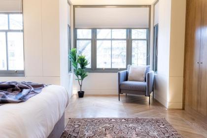Modern Deluxe Five Bedroom House near Chalk Farm Station - image 29