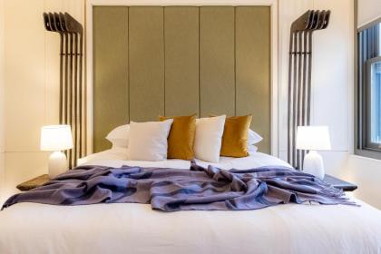 Modern Deluxe Five Bedroom House near Chalk Farm Station - image 30