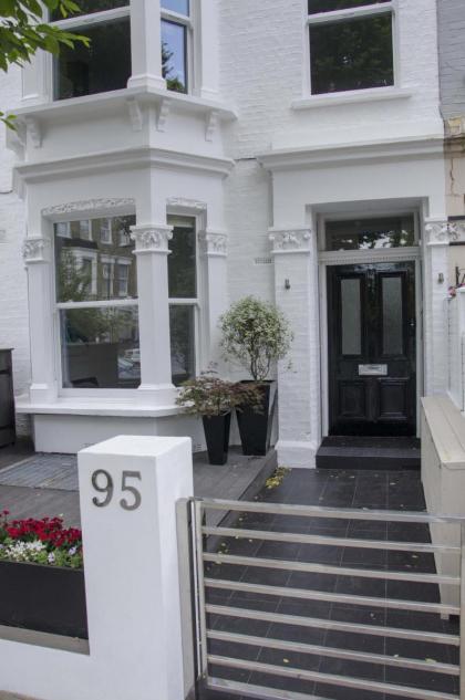 Holiday Lets London - I3 - image 25