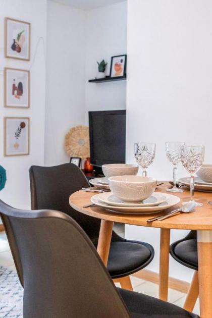 Perfectly located modern one bedroom apartment - image 21