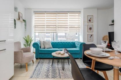 Perfectly located modern one bedroom apartment - image 26