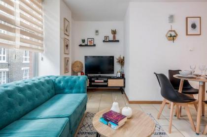 Perfectly located modern one bedroom apartment - image 27