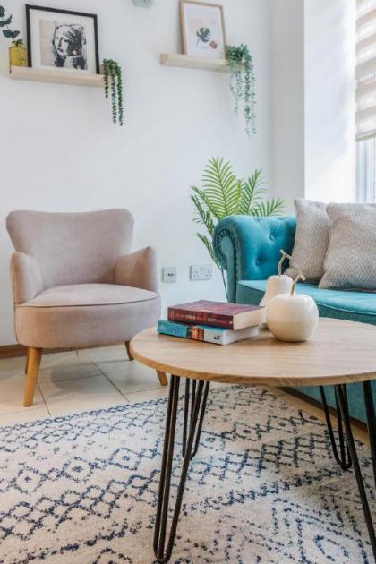 Perfectly located modern one bedroom apartment - image 28