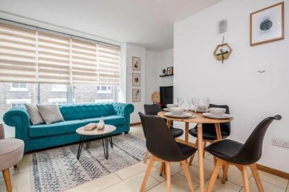 Perfectly located modern one bedroom apartment - image 29