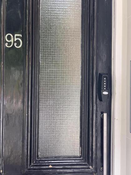 Holiday Lets London - I2 - image 27