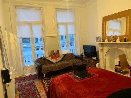 Beautiful and Cozy One Bedroom/ One Bath Central London - image 22
