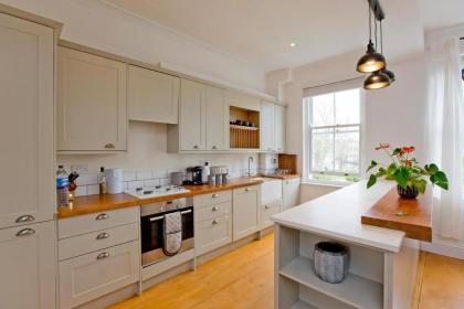 4 Bed Duplex Garden Views - image 25