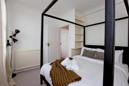 4 Bed Duplex Garden Views - image 29