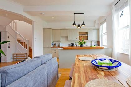 4 Bed Duplex Garden Views - image 30