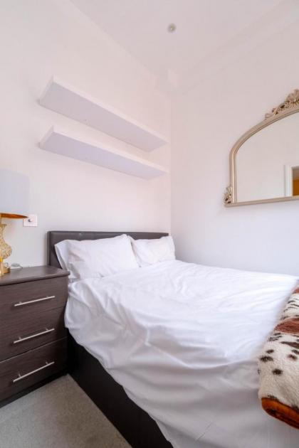 Central & Cosy 1BD Flat - Soho - image 25