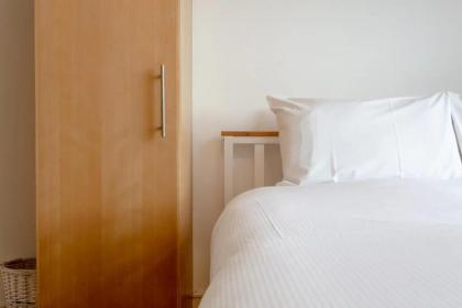 Large & Central 2BD Flat - Tower Hill - image 22