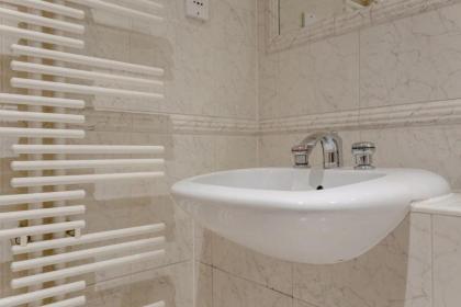 Large & Central 2BD Flat - Tower Hill - image 26