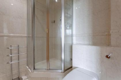 Large & Central 2BD Flat - Tower Hill - image 27