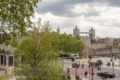 Large & Central 2BD Flat - Tower Hill - image 28