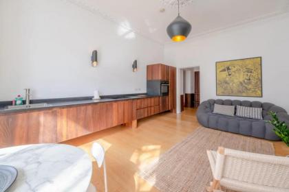 Stylish & Light Victorian 2BD Flat - Holland Park - image 17