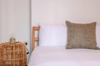 Stylish & Light Victorian 2BD Flat - Holland Park - image 25