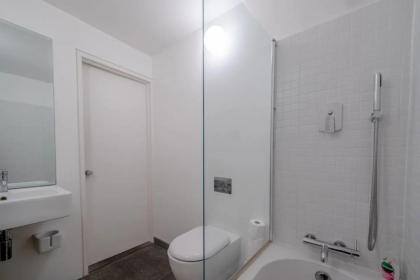 Stylish & Light Victorian 2BD Flat - Holland Park - image 30