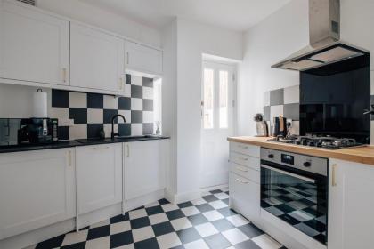 Chic 1 Bed Flat Zone 2 Hampstead Swiss Cottage - image 23