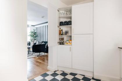 Chic 1 Bed Flat Zone 2 Hampstead Swiss Cottage - image 25