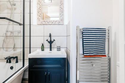 Chic 1 Bed Flat Zone 2 Hampstead Swiss Cottage - image 27