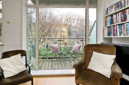 Large one bedroom flat with balcony close to the City by UnderTheDoormat - image 14