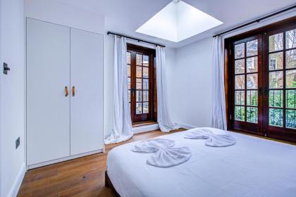 Beautiful 3-Bedroom House Just Minutes from Queen's Park Tube - image 22