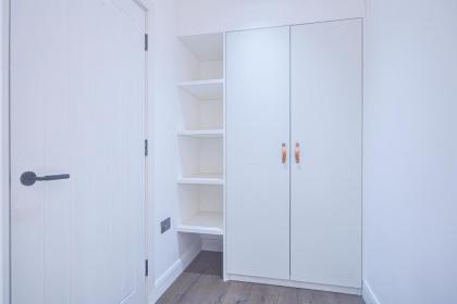 Beautiful 3-Bedroom House Just Minutes from Queen's Park Tube - image 23