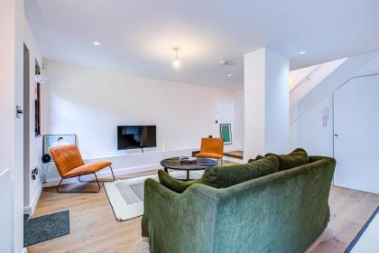 Beautiful 3-Bedroom House Just Minutes from Queen's Park Tube - image 28