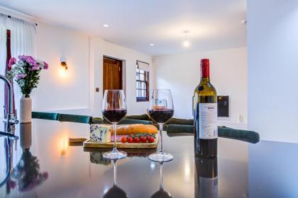 Beautiful 3-Bedroom House Just Minutes from Queen's Park Tube - image 30