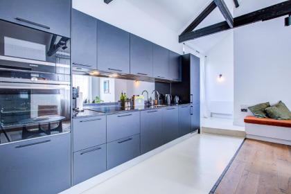 Stylish 1BR Unit Super Fast Internet Gated complex - Near Queen's Park! - image 27