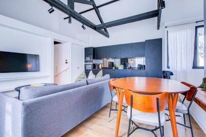 Stylish 1BR Unit Super Fast Internet Gated complex - Near Queen's Park! - image 28