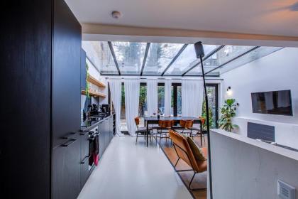 Stylish 1BR Unit Steps Away from Queen's Park - Very Fast Internet - Gated Complex - image 21