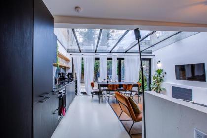 Stylish 1BR Unit Steps Away from Queen's Park - Very Fast Internet - Gated Complex - image 22