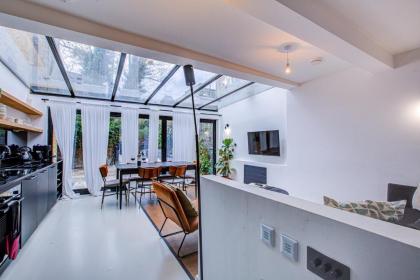 Stylish 1BR Unit Steps Away from Queen's Park - Very Fast Internet - Gated Complex - image 23