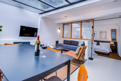 Stylish 1BR Unit Steps Away from Queen's Park - Very Fast Internet - Gated Complex - image 24