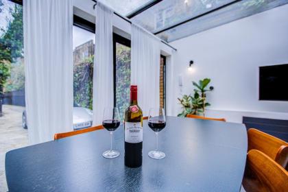 Stylish 1BR Unit Steps Away from Queen's Park - Very Fast Internet - Gated Complex - image 26