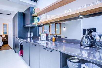 Stylish 1BR Unit Steps Away from Queen's Park - Very Fast Internet - Gated Complex - image 29