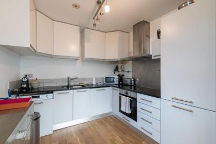 Regent's Canal View Apartment - image 22