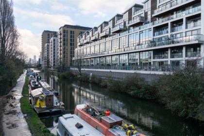 Regent's Canal View Apartment - image 23