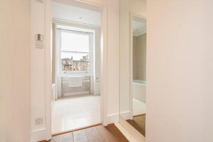 Spacious and Comfy 4 Bedroom House near Oxford Street and marble Arch - image 12