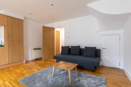 Spaciously renovated 2BD Flat - Camden - image 23