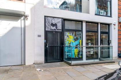 Trendy Kings Cross Flat - image 23