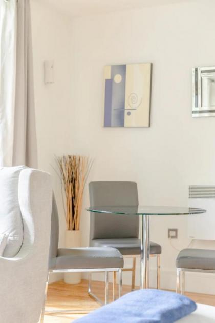 Bright & Cosy 2BD by the Canal! - Limehouse - image 21