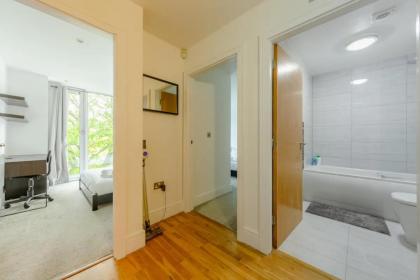 Bright & Cosy 2BD by the Canal! - Limehouse - image 24