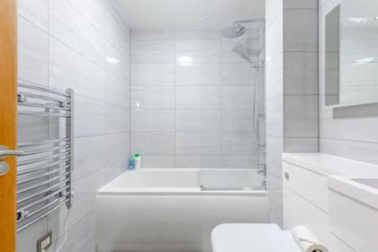 Bright & Cosy 2BD by the Canal! - Limehouse - image 27