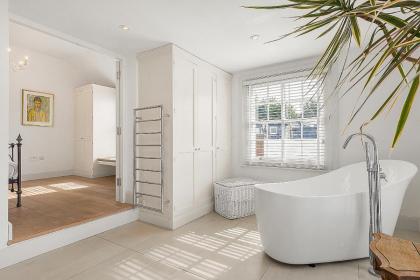 Veeve - Heart of Hampstead - image 21
