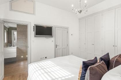 Veeve - Heart of Hampstead - image 24
