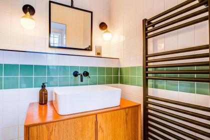 Stunning Penthouse Apartment Close to Queen's Park - image 21